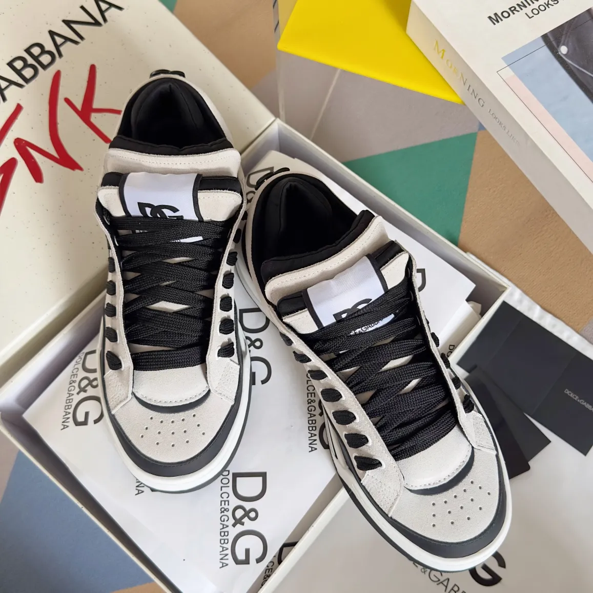Factory price: 458💰D&G's latest Cushion series casual sports shoes, dad shoes, running shoes, original purchase and development, production, handmade, but always looking to the future. The new Cushion sneakers feature a two-tone suede upper accented by a mesh contrasting printed DG cross logo on the side. The lightweight, grippy rubber outsole adopts an innovative design to provide excellent performance, and the jacquard label adds timeless style. Exquisite packaging at the delivery counter🛍📦 ▪️ Fabric: Original custom-made first-layer cowhide ▪️ Lining: Original custom-made breathable towel lining ▪️ Sole: Original open-molded rubber material ▪️ Bottom thickness: 3.5CM ▪️ Size: Men's 38-45